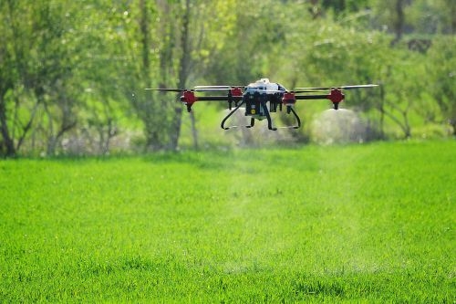 植保无人机：科技翅膀守护绿色田野